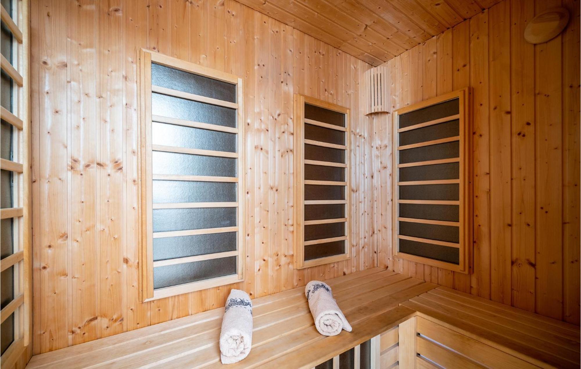 Gorgeous Home In Janjina With Sauna Ngoại thất bức ảnh